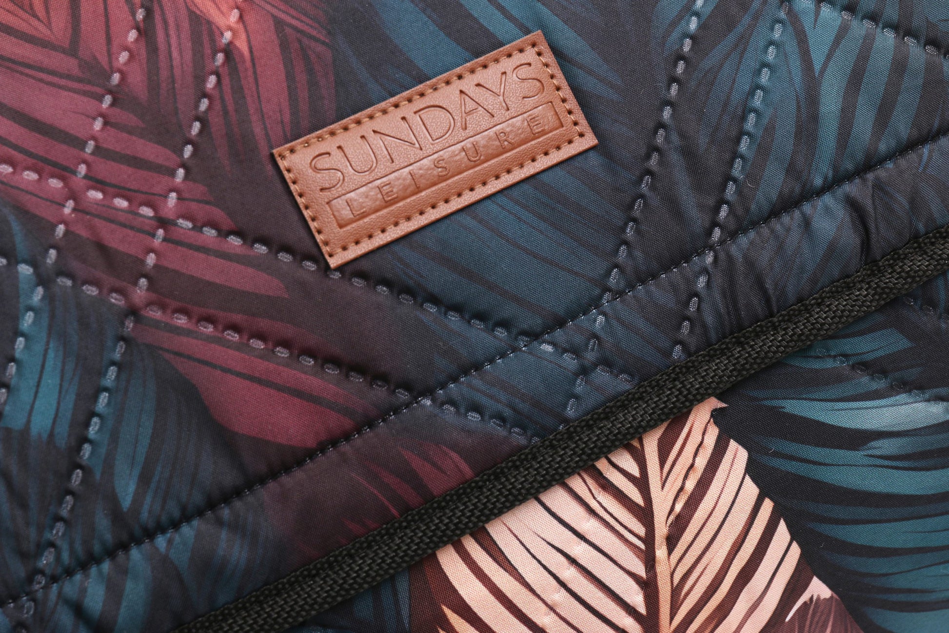 2m Round Picnic Blanket – Waterproof, Sand-Free, Outdoor Family Rug (Boho Feathers) image 9