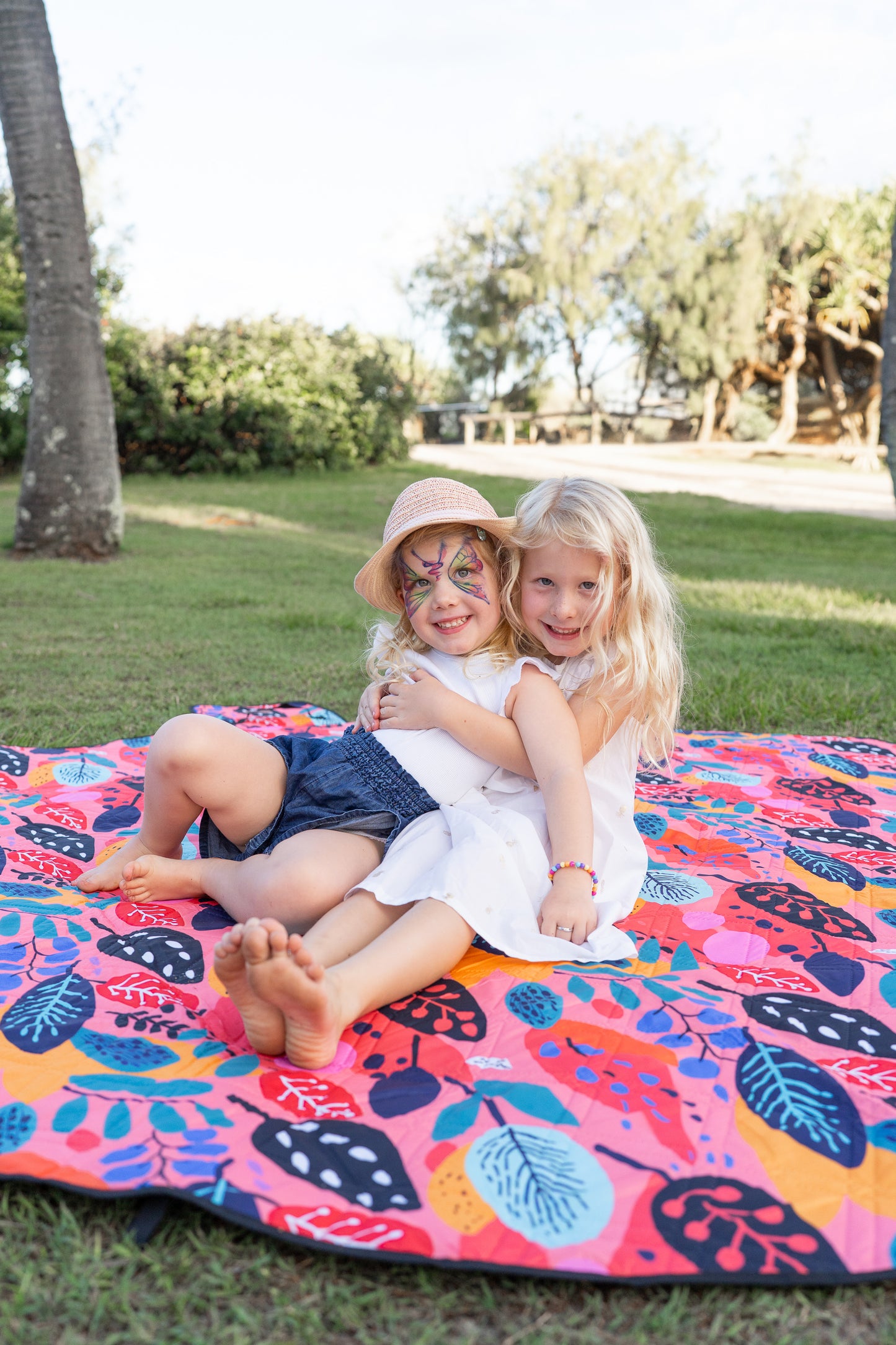 2m Round Picnic Blanket – Waterproof, Sand-Free, Outdoor Family Rug