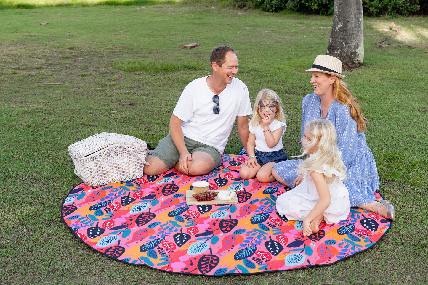 2m Round Picnic Blanket – Waterproof, Sand-Free, Outdoor Family Rug